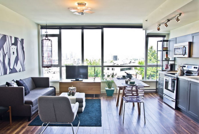 interno appartamento monolocale con finestre panoramiche