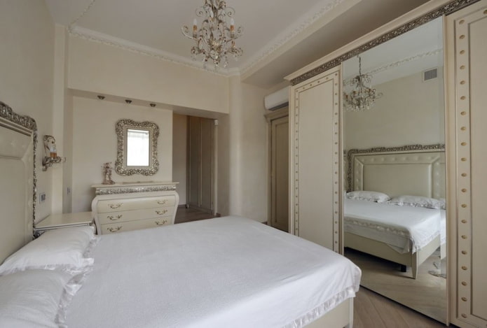 гардероб в интериора на спалнята в класически стил