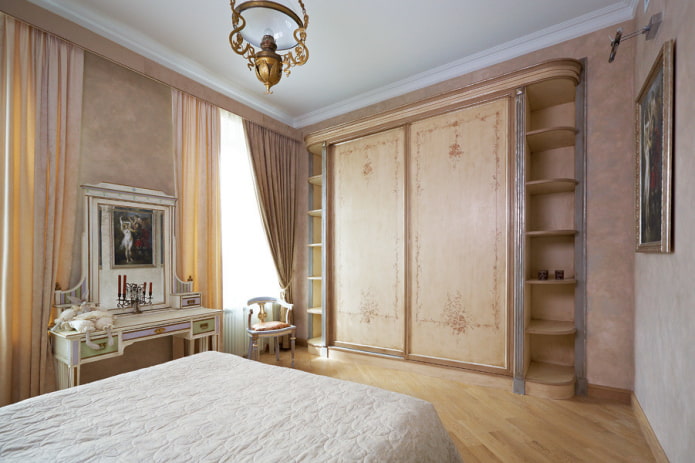 dulap în interiorul dormitorului într-un stil clasic