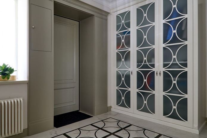 design de armários no interior do corredor