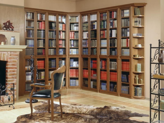 estantes de livros no canto no interior