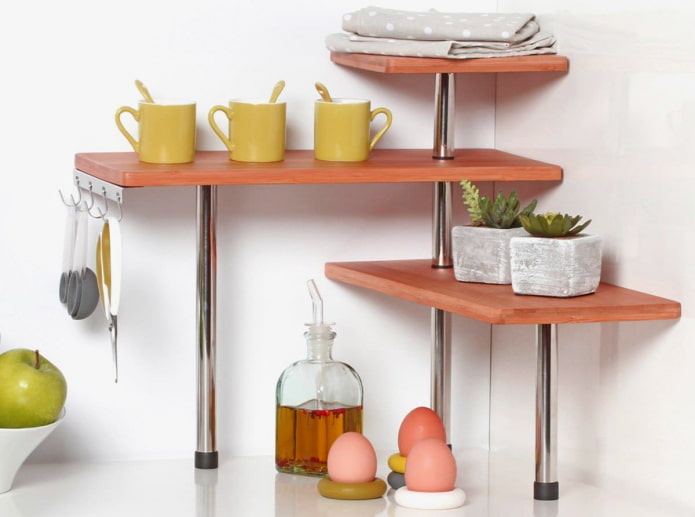 table shelves in the interior of the kitchen