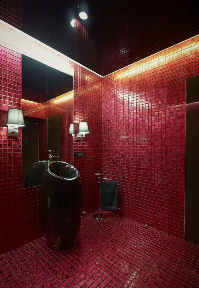 rødt badeværelse
