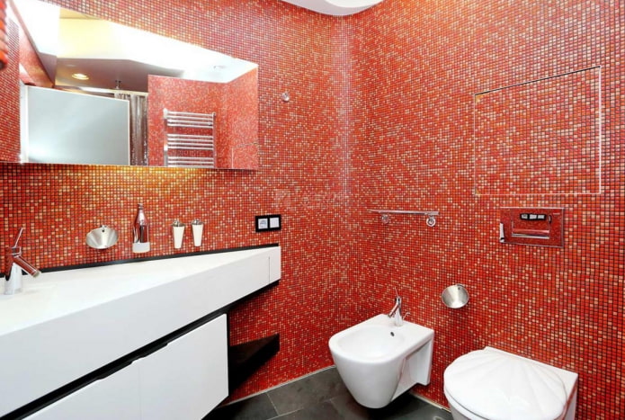 intérieur de la salle de bain dans des tons rouges