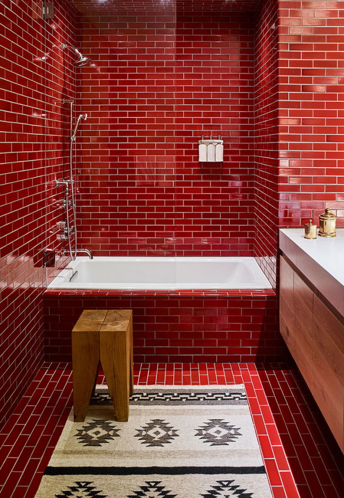 חדר אמבטיה אדום
