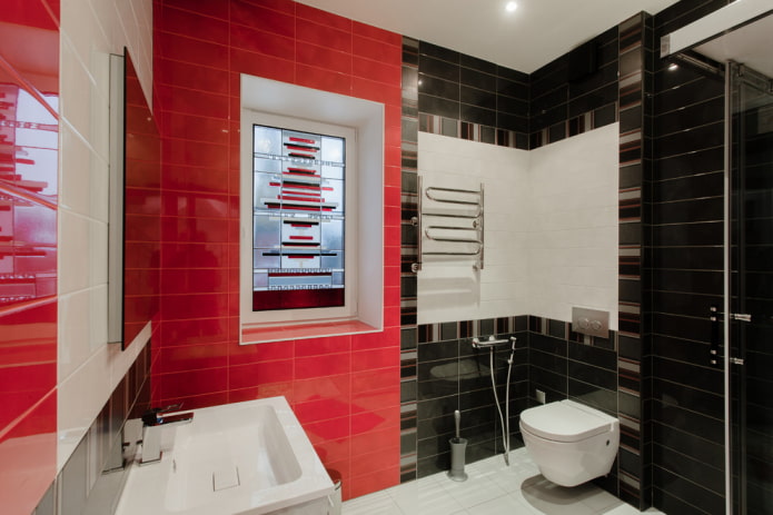 musta ja punainen kylpyhuone