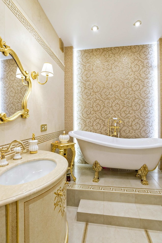 salle de bain décor doré