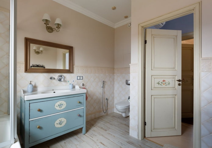 Interior de casa de banho em estilo provençal