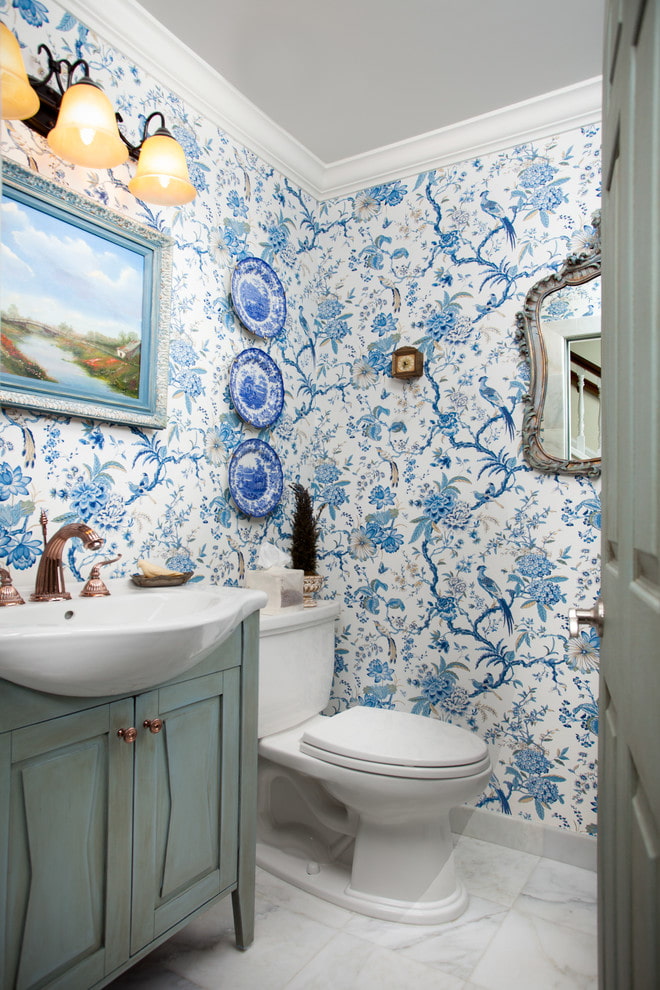 Interiér toalety v provensálském stylu