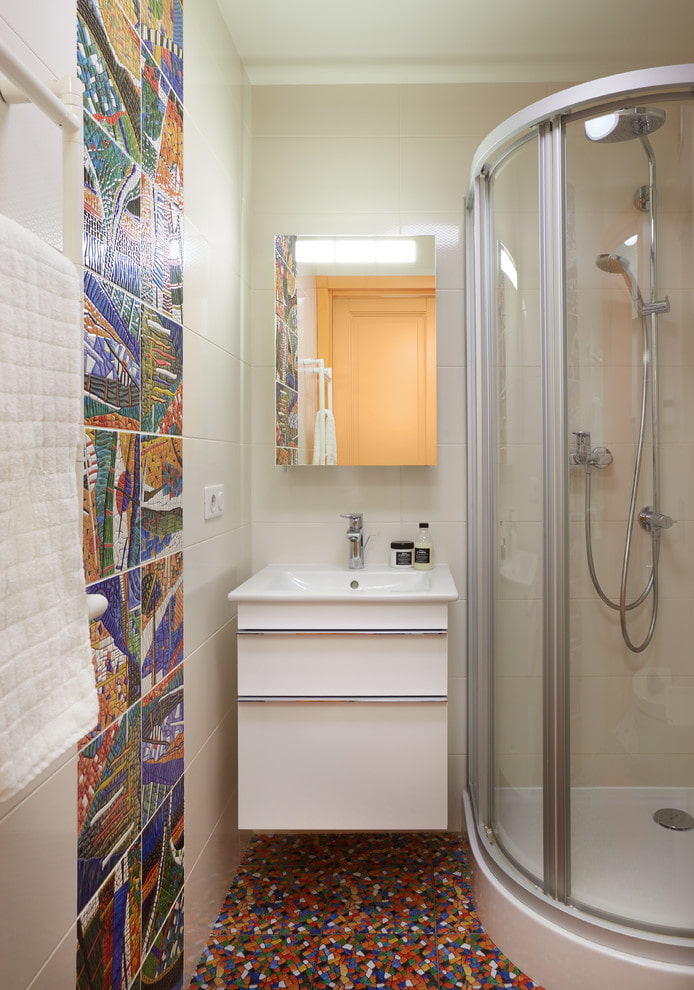 la conception de la salle de bain à l'intérieur de l'appartement est de 35 carrés