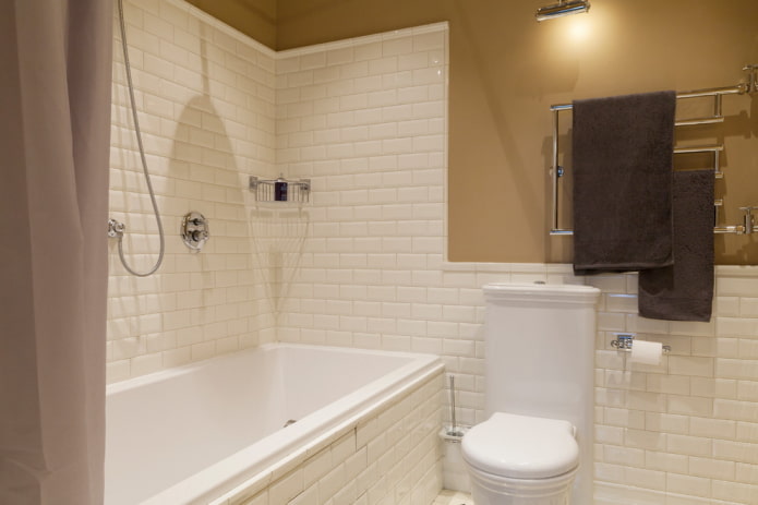 braun-weiß Badezimmer Interieur