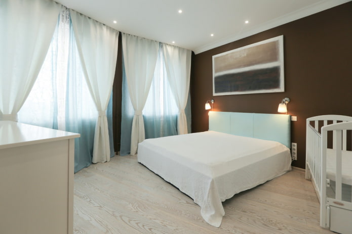 การออกแบบห้องนอนในการตกแต่งภายในของอพาร์ทเมนท์ 70 สี่เหลี่ยม