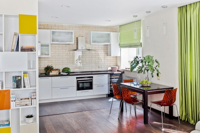 การออกแบบห้องครัวในการตกแต่งภายในของอพาร์ทเมนท์ 100 สี่เหลี่ยม
