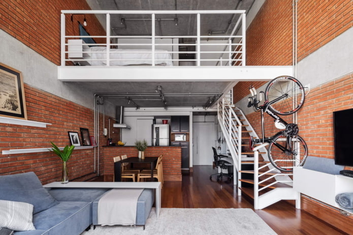 loft stílusú emeletes lakás belső tere