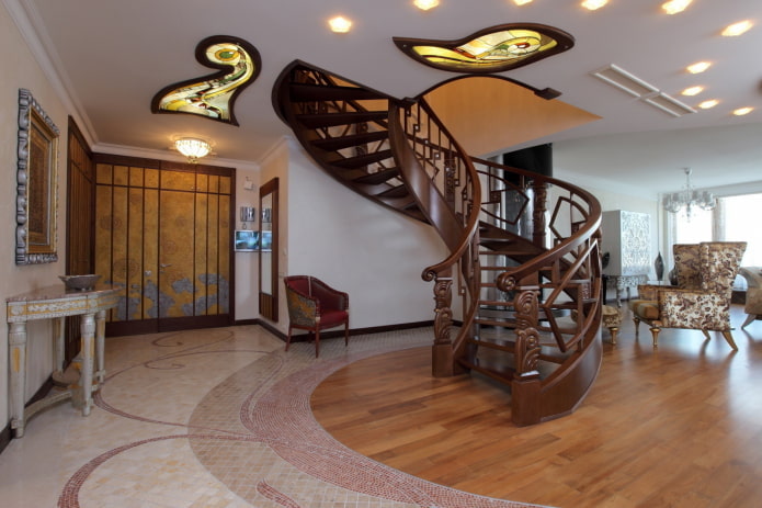 design schodiště v interiéru dvoupodlažního bytu