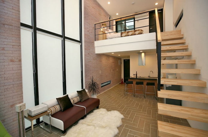 kāpņu telpas dizains divstāvu dzīvokļa interjerā