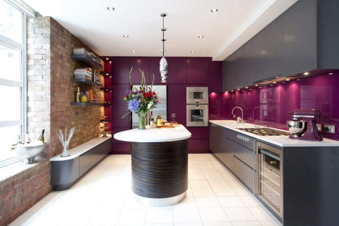 design della cucina nero e viola