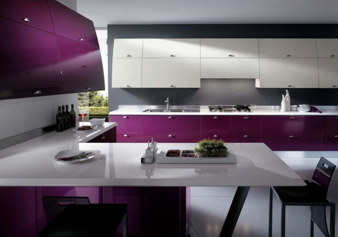 cocina violeta de alta tecnología