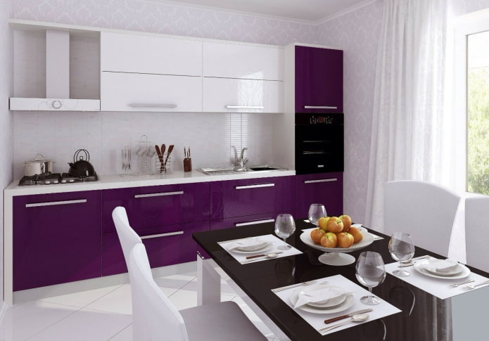 dizajn kuchyne v bielych a fialových odtieňoch
