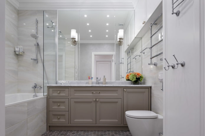 Neoklasszicista stílusú fürdőszoba belső