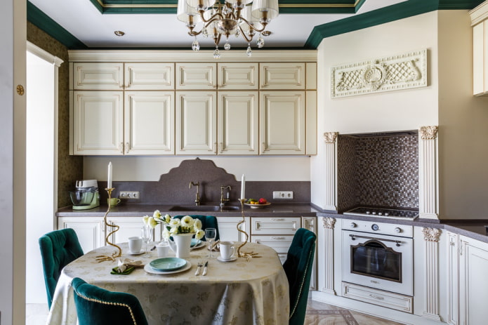neoklasicisma stila virtuves interjers