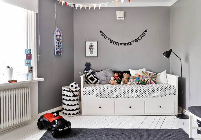 interiér detskej izby v sivých farbách