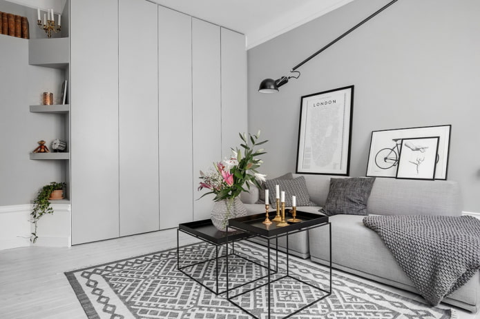grått interiør i skandinavisk stil