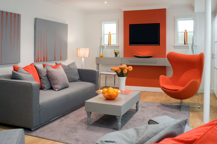 dizajn interiéru v šedo-oranžových odtieňoch