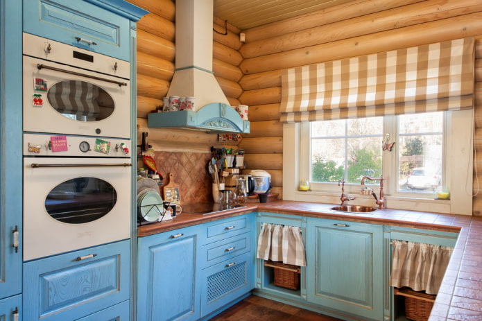 thiết kế nhà bếp trong nội thất của một ngôi nhà gỗ
