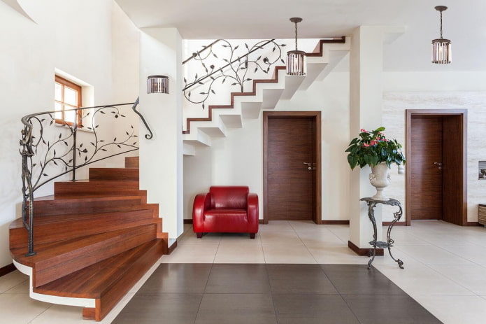 özel bir evin iç lobide merdiven