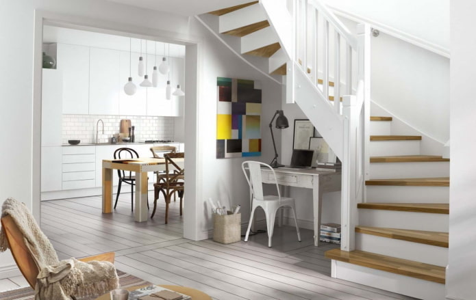Treppe im Wohnbereich im skandinavischen Stil