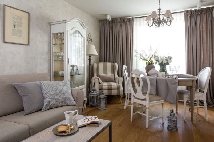 Anmutige Provence in einem modernen Wohnzimmer