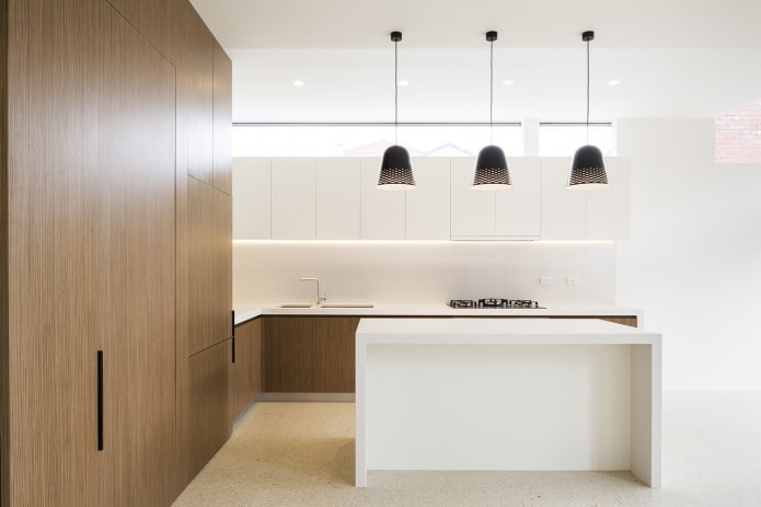minimalistinis apšvietimas virtuvės interjere