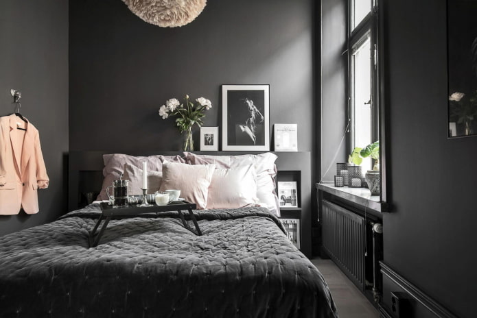 melns dekors un apgaismojums guļamistabā