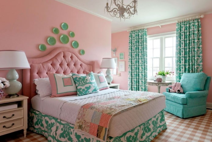 nội thất phòng ngủ màu hồng và màu ngọc lam