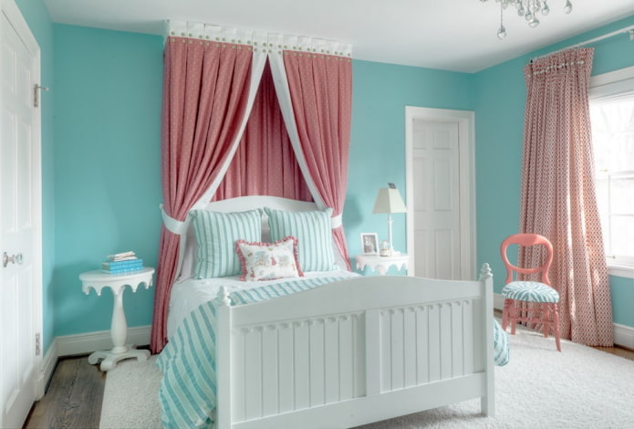rózsaszín és kék hálószoba belső