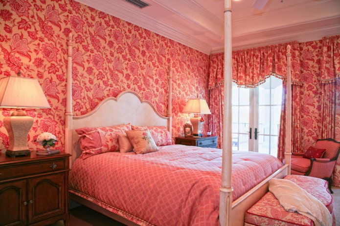 interior de dormitorio rosa y rojo