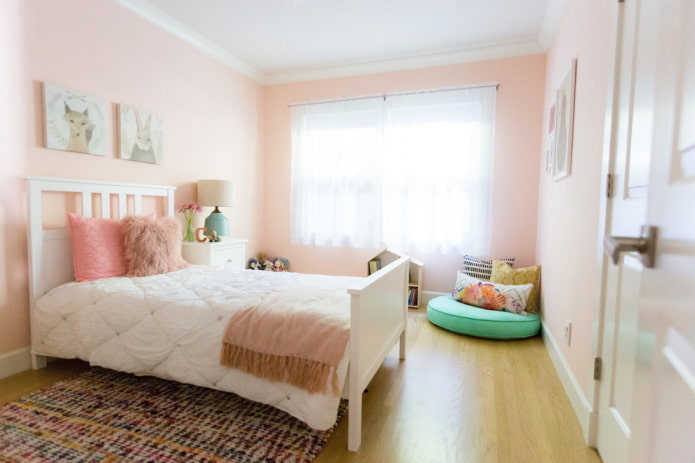 interior de dormitorio rosa para niña