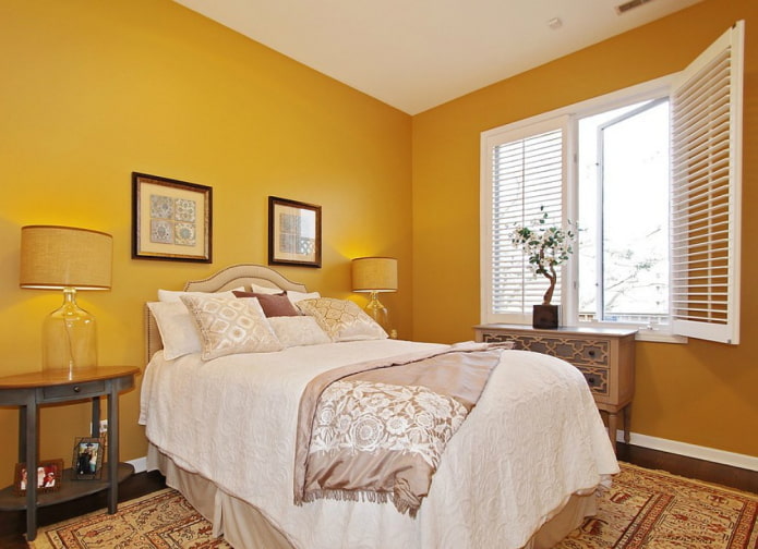 yatak odasının iç sarı tonları