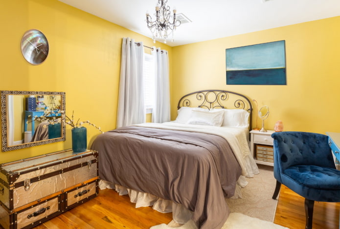 текстилен дизайн на спалнята в жълти тонове