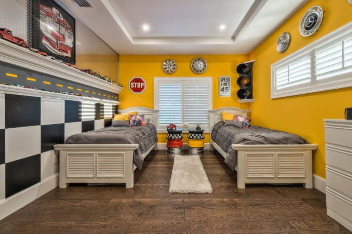interior de dormitorio amarillo para un niño
