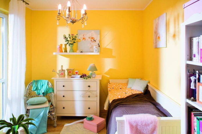 žuta unutrašnjost spavaće sobe za djevojku