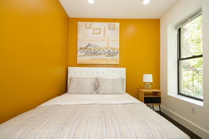 żółte wnętrze sypialni