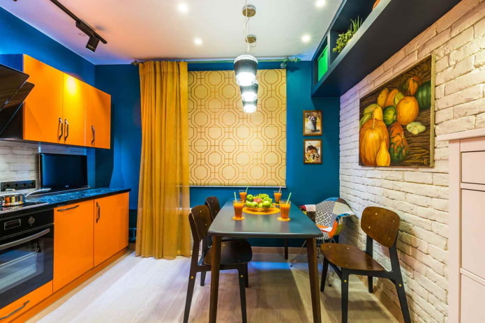 interior azul cozinha com detalhes brilhantes