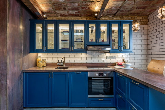 cucina blu in stile loft