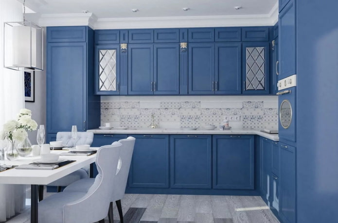 neoklassisk blå køkken