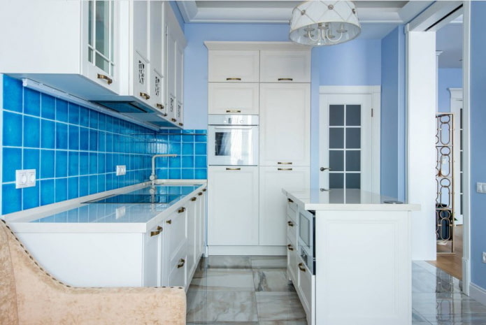 interior de cocina azul y azul