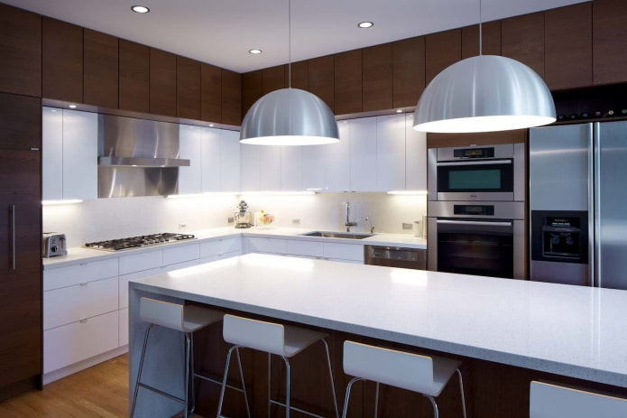 világítás a konyha belsejében modern stílusban