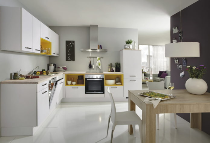 Dekor im Inneren der Küche in modernem Stil