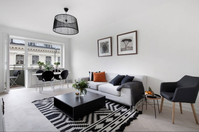 illuminazione e decorazioni nel soggiorno in bianco e nero